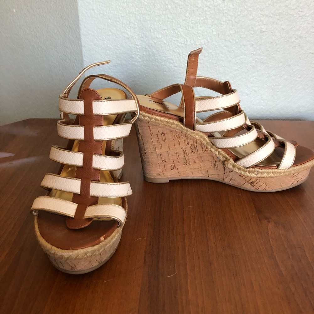Cute platform gladiators
